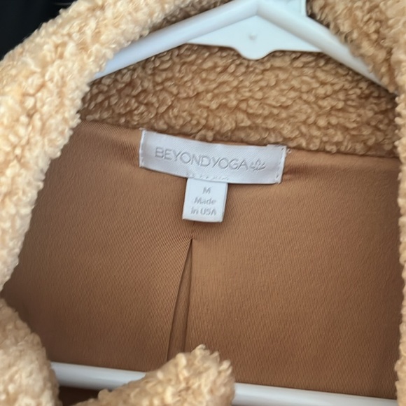 Beyond Yoga jacket - Picture 2 of 3